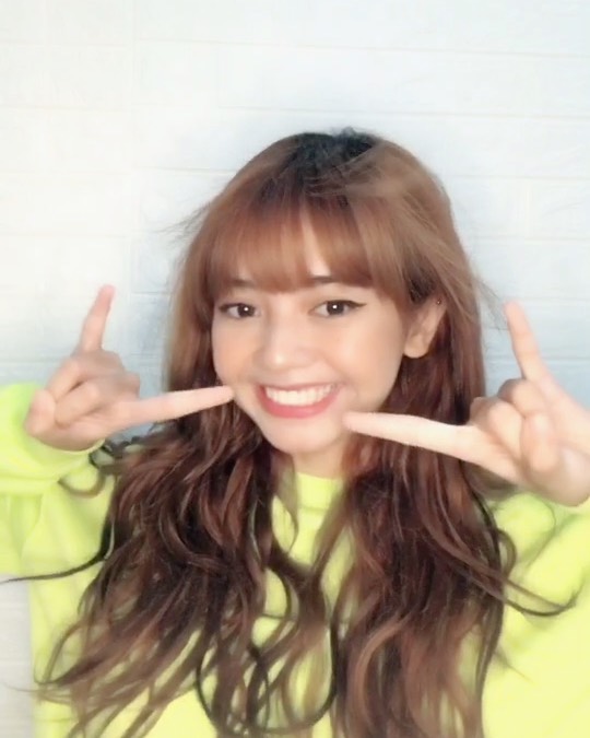 Mirip Lisa Blackpink, 5 Potret Shella Ganiswara yang Menawan