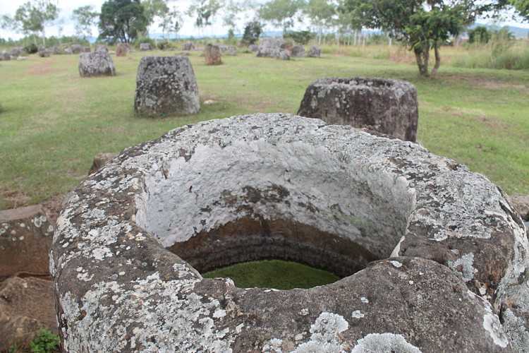 Pernah Jadi Medan Perang, Situs Bersejarah Plain of Jars Laos Penuh Ranjau