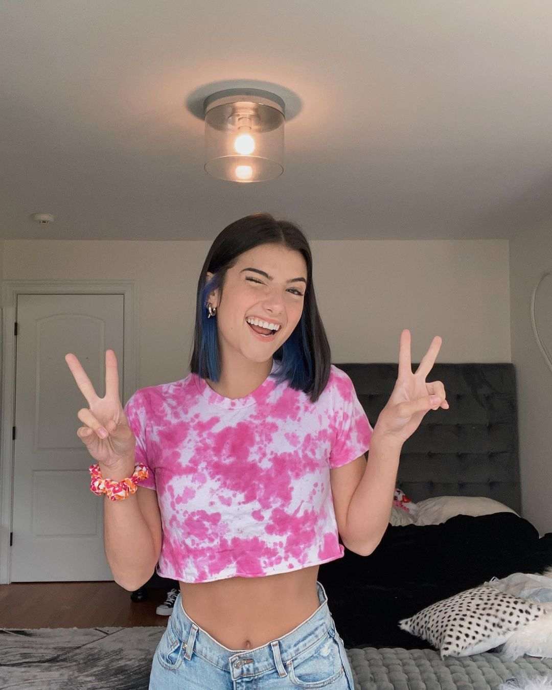 5 Pesona Charli D’Amelio, Seleb TikTok Pertama yang Memiliki 100 Juta Followers