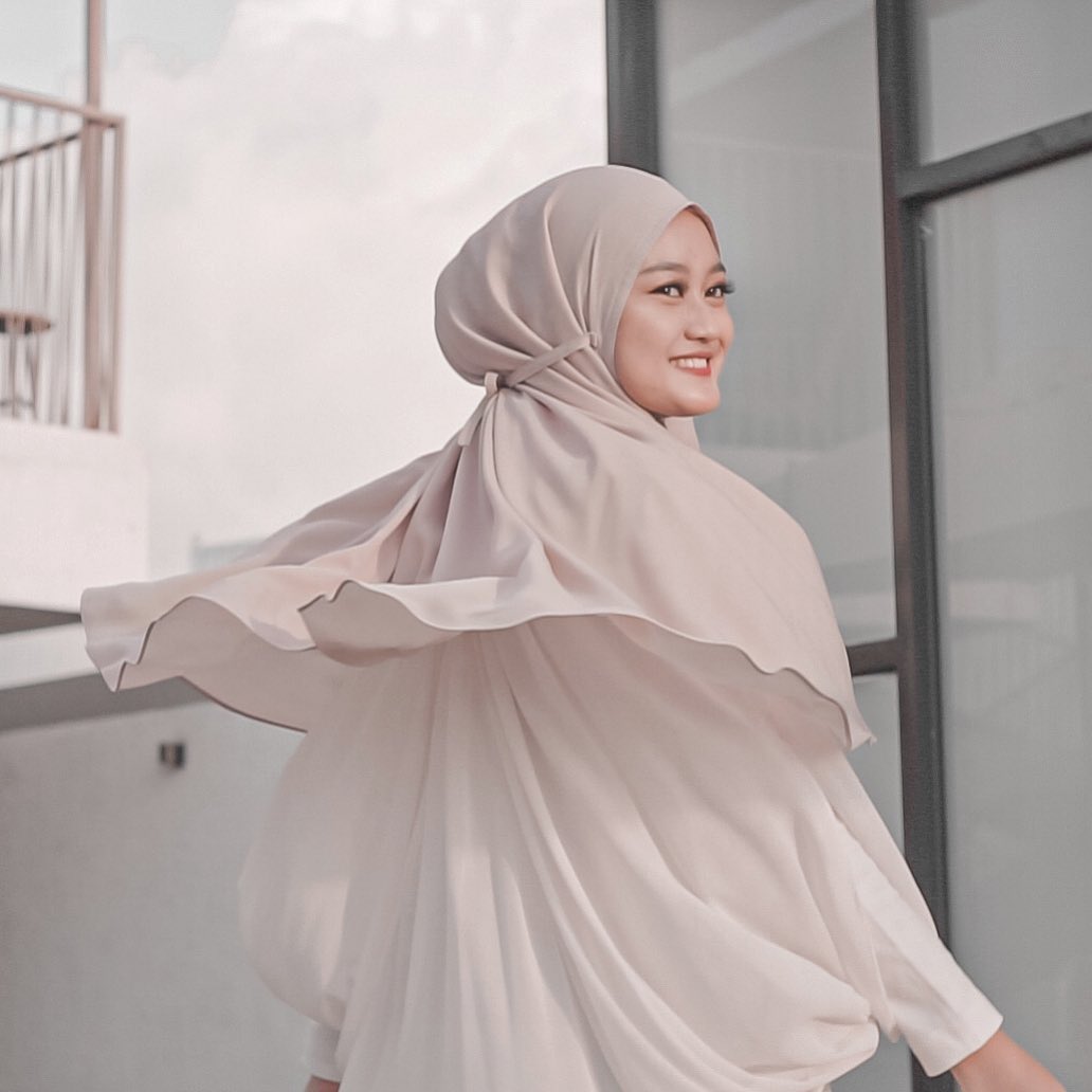 5 Potret Reyna Fakhira, Mojang Garut yang Mirip Dinda Hauw