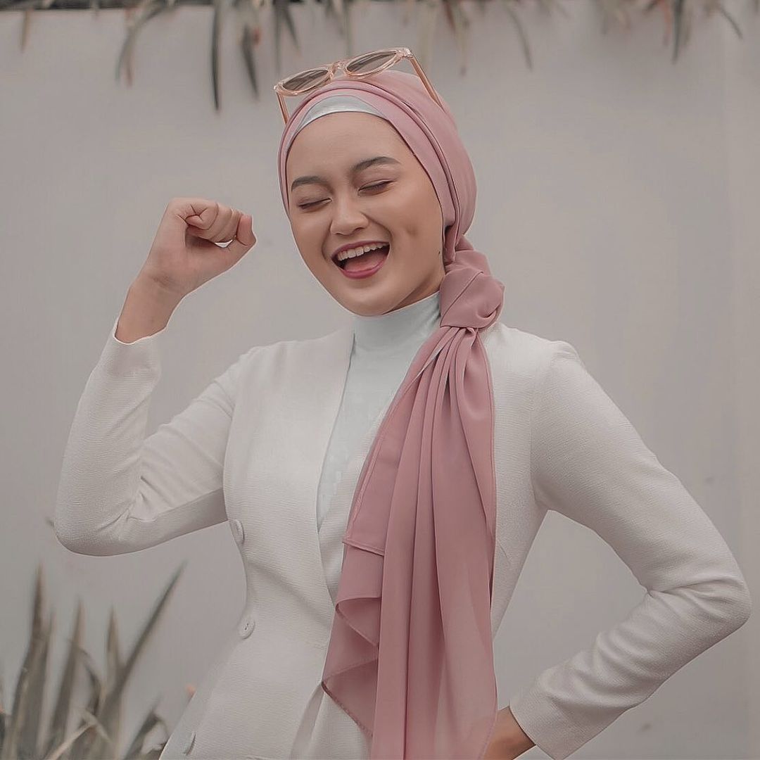 5 Potret Reyna Fakhira, Mojang Garut yang Mirip Dinda Hauw