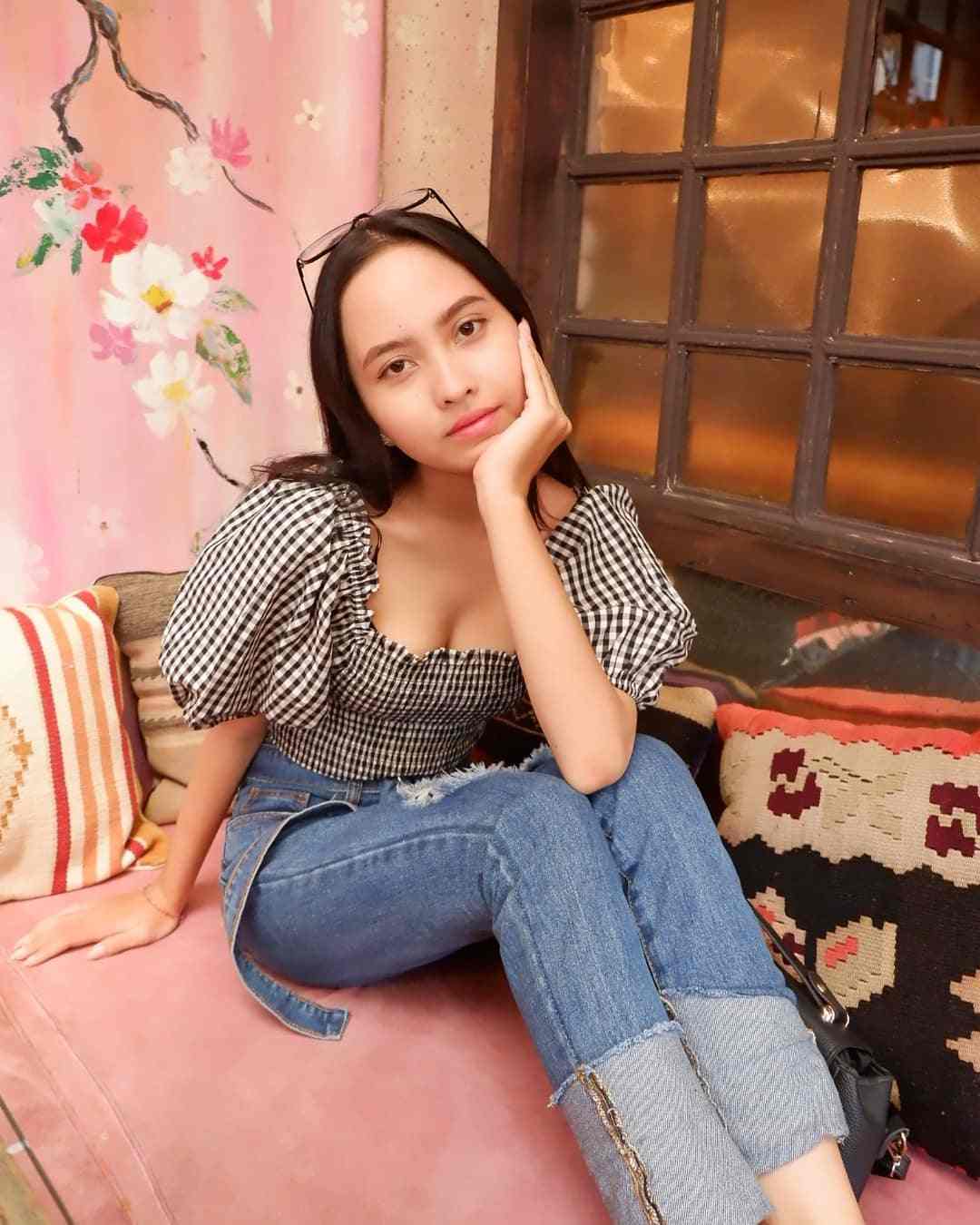 Resmi Menikah, 5 Potret Triyana Mahadewi Istri Youtuber Turah Parthayana