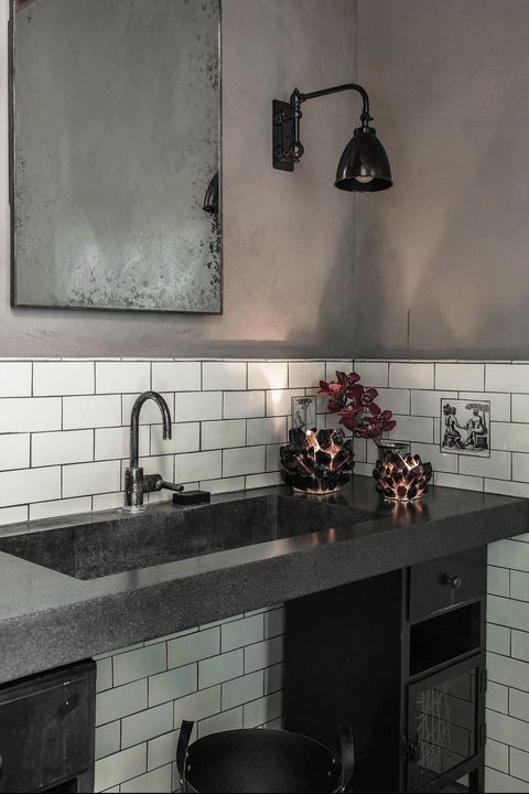 Elegan, 5 Desain Kamar Mandi Kecil dengan Tema Serba Hitam