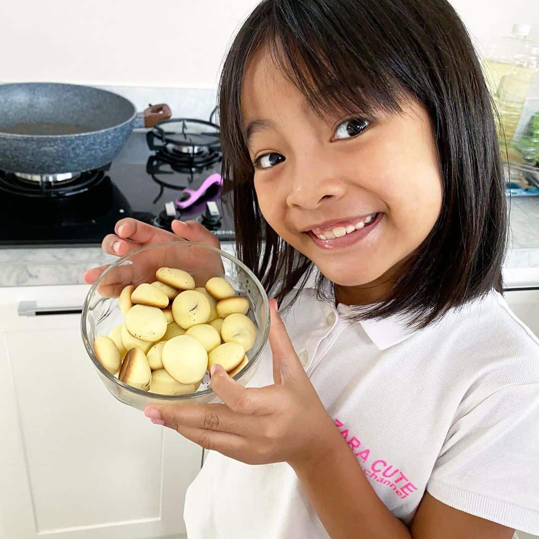 5 Potret Lucu YouTuber Cilik Zara Cute yang Suka Bikin Konten Masak