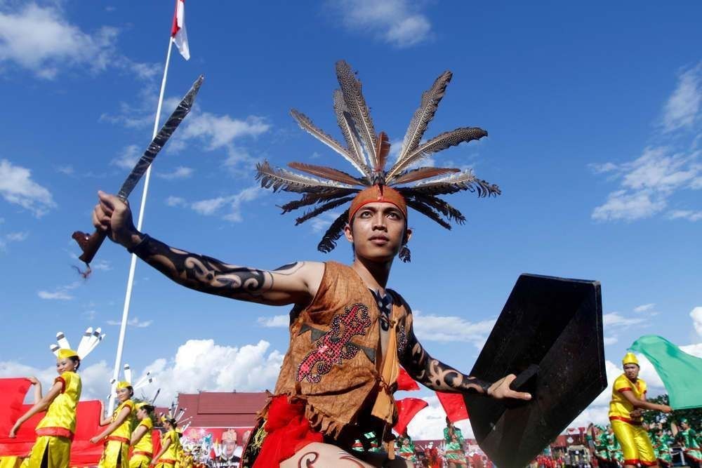 5 Pakaian Adat Dayak Kalimantan, Ada yang Terbuat dari Serat Tanaman
