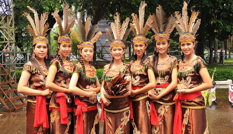 5 Pakaian Adat Dayak Kalimantan, Ada yang Terbuat dari Serat Tanaman