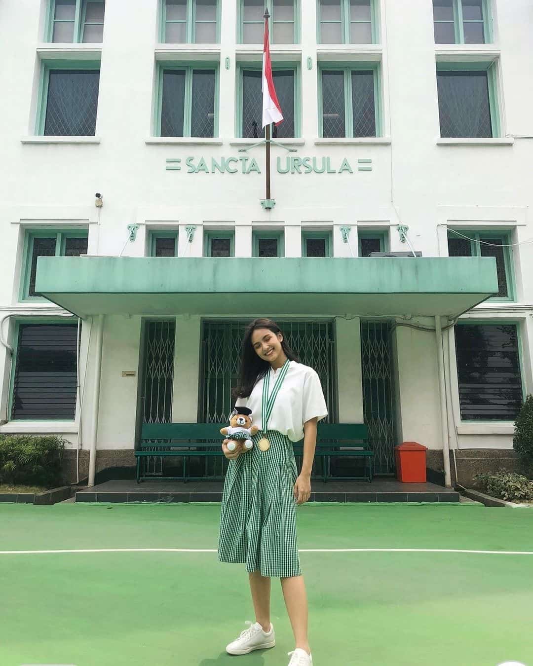 Yuk Kenalan, 5 Potret Angie Marcheria Brand Ambassador Bigetron