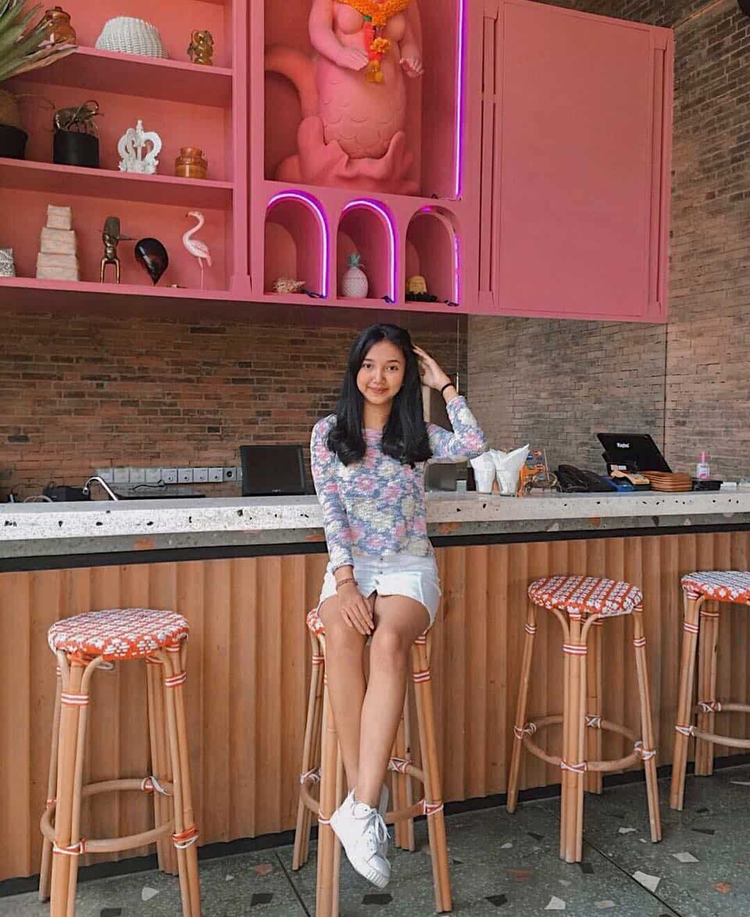 Manis, 5 Potret Cantik Ayu Siswaria TikToker Hits Asal Bali