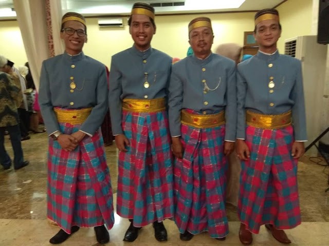 5 Pakaian Adat Sulawesi Selatan Lengkap dengan Aksesorisnya