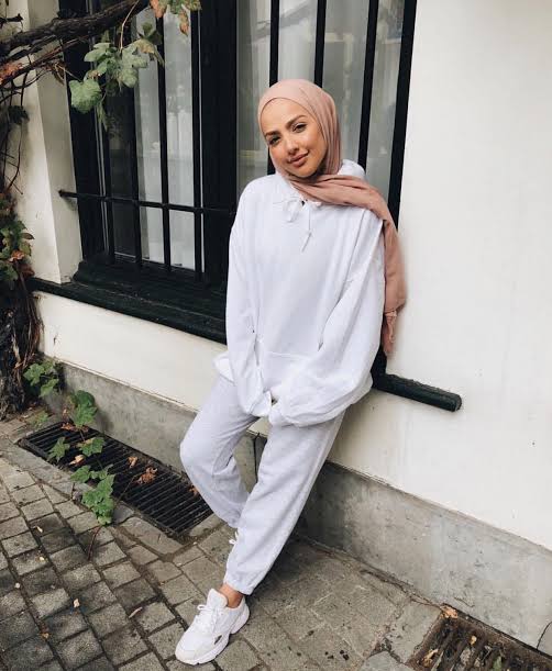 Gak Ribet, 5 Gaya Casual Hijab yang Kekinian dan Stylish