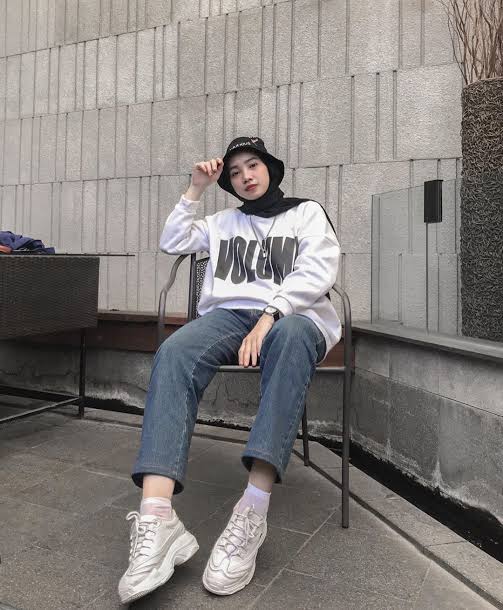 Gak Ribet, 5 Gaya Casual Hijab yang Kekinian dan Stylish