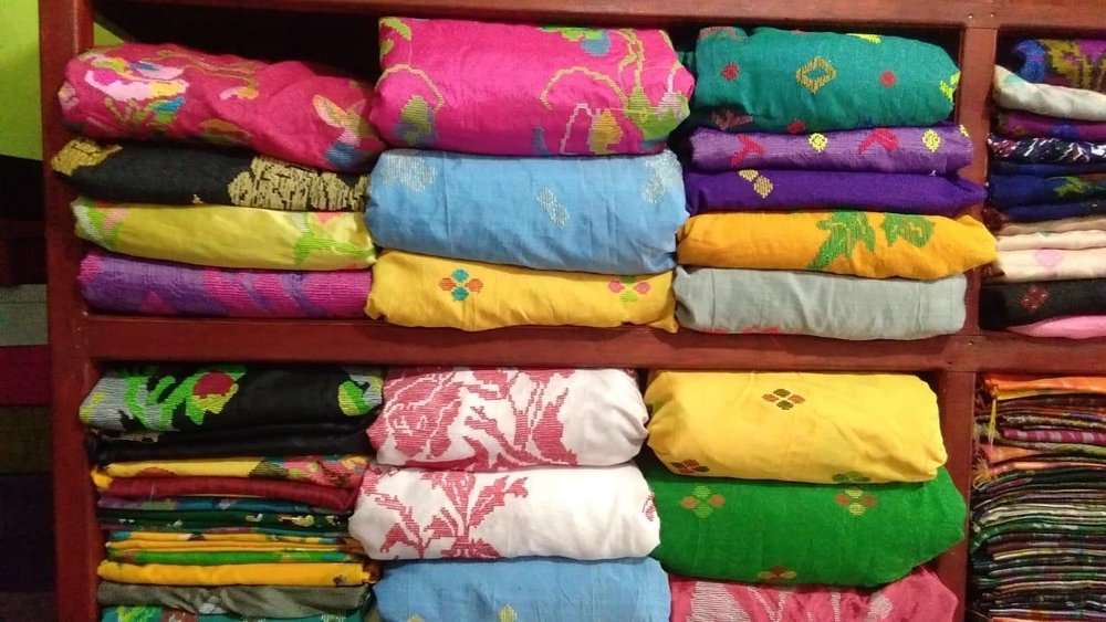 Kain Tenun Sengkang Sulawesi Selatan, Penuh Warna dan Berbahan Sutera