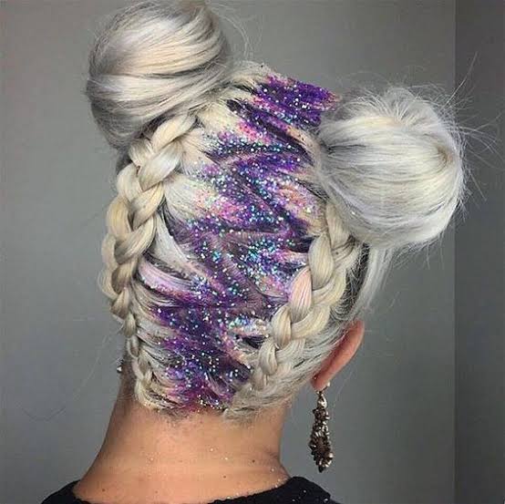 5 Trend Belah Tengah dengan Glitter, Rambut Jadi Berkilau