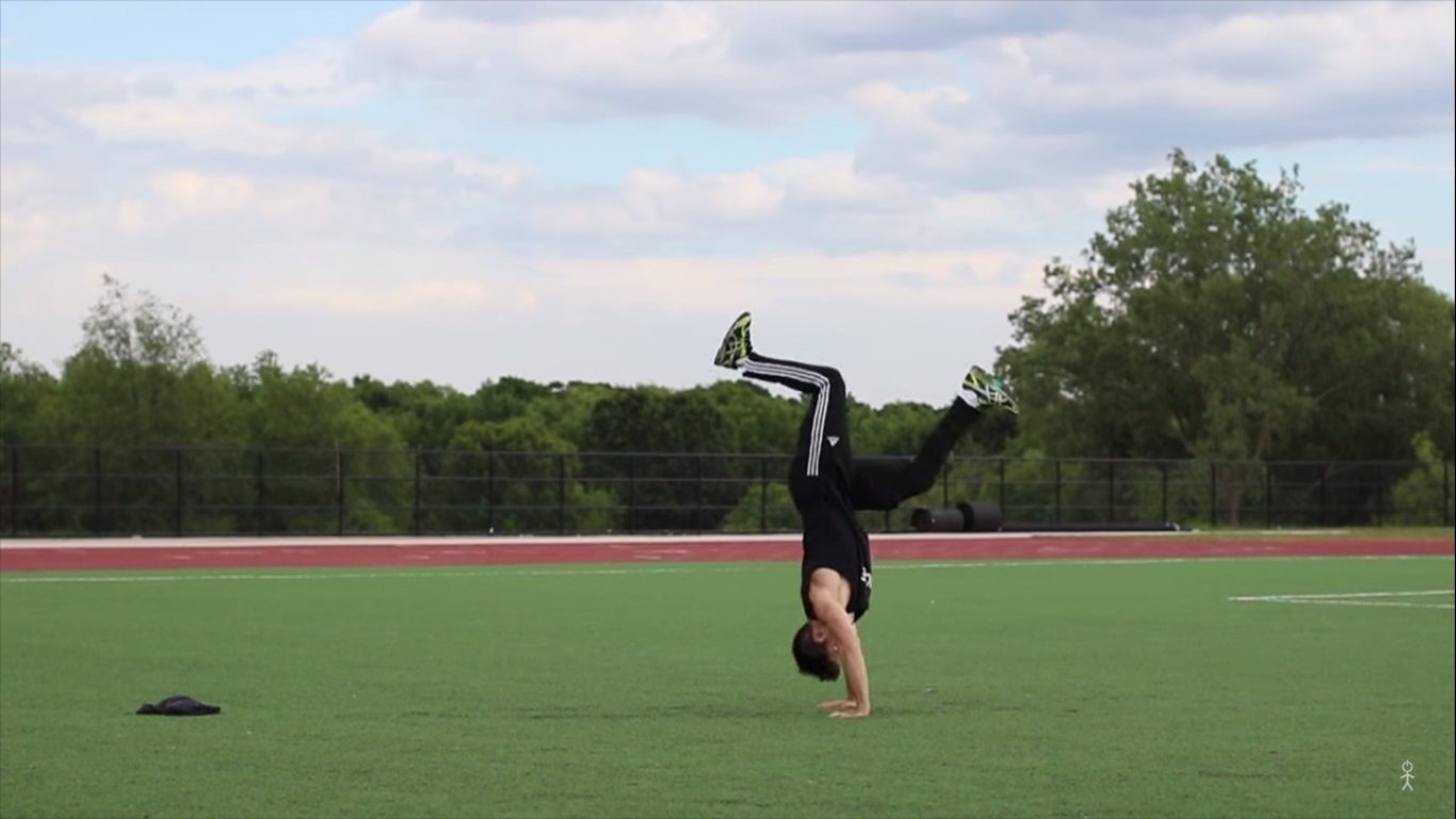 4 Langkah Cara Melakukan Handspring, Harus Hati-Hati Ya