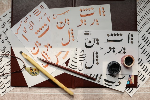 5 Langkah Membuat Hand Lettering, Peralatan Simpel & Teknik Dasar