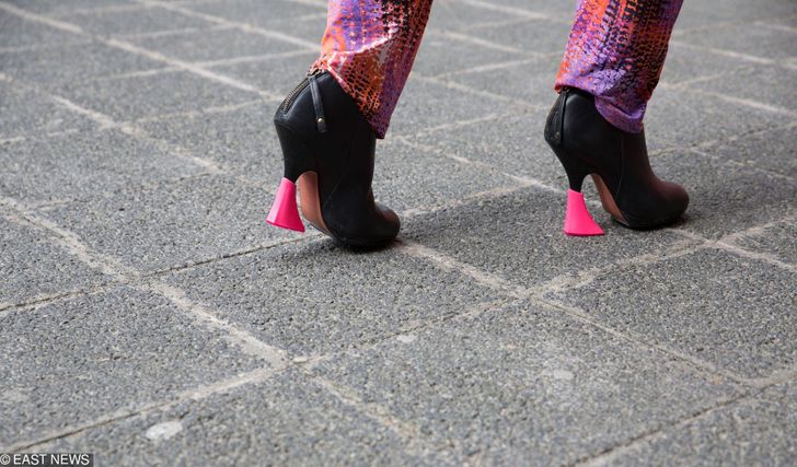 5 Desain Alas Kaki yang Bikin Geleng-Geleng Kepala, Ada yang Bentuk Celana
