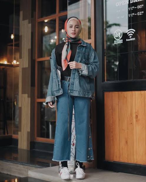 5 Padu Padan Jaket Jeans untuk Hijabers, Stylish Abis