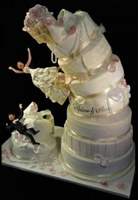 5-kue-pernikahan-yang-bikin-gagal-paham-jadi-gak-romantis-deh