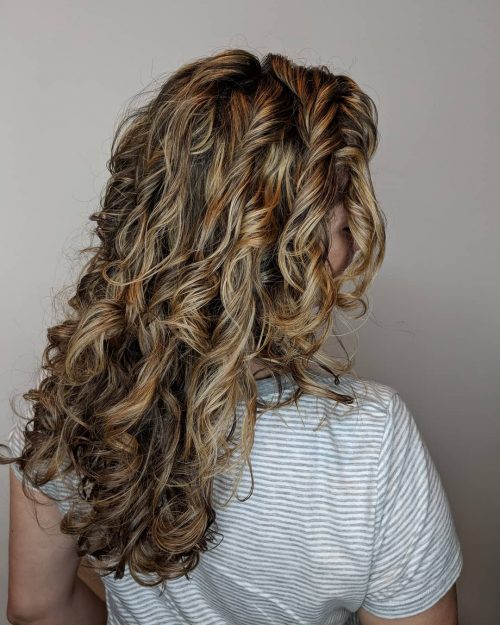 5 Ide Rambut Panjang Berlayer, Kekinian dan Gak Ngebosenin