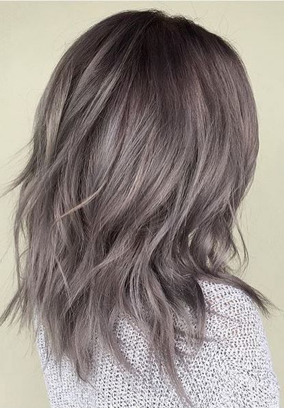Elegan, 5 Variasi Gaya Rambut Warna Abu-Abu