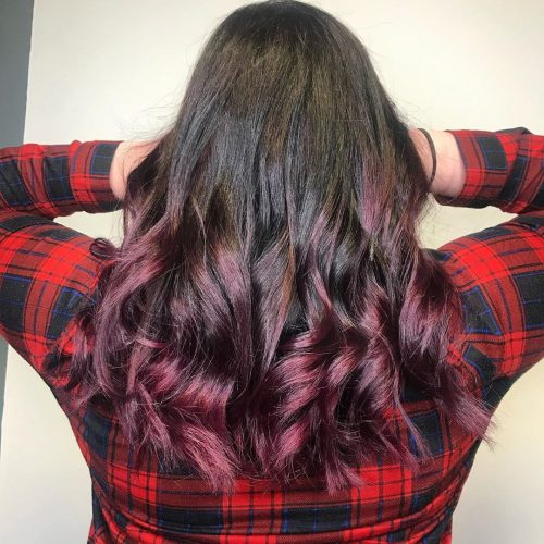 tampil-lebih-trendy-5-variasi-warna-rambut-burgundy