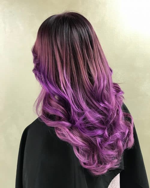 Tampil Lebih Trendy, 5 Variasi Warna Rambut Burgundy