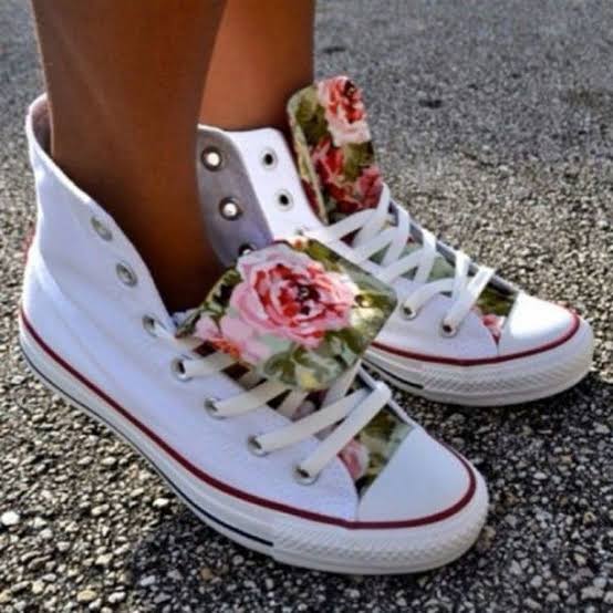 10 Kreasi Sneaker yang Bikin Lebih Keren, Stylish untuk Jalan-jalan