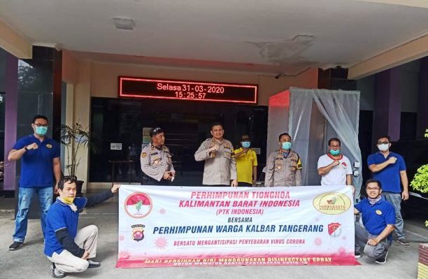 Perhimpunan Tionghoa Kalbar Bagikan Bilik Sterilisasi