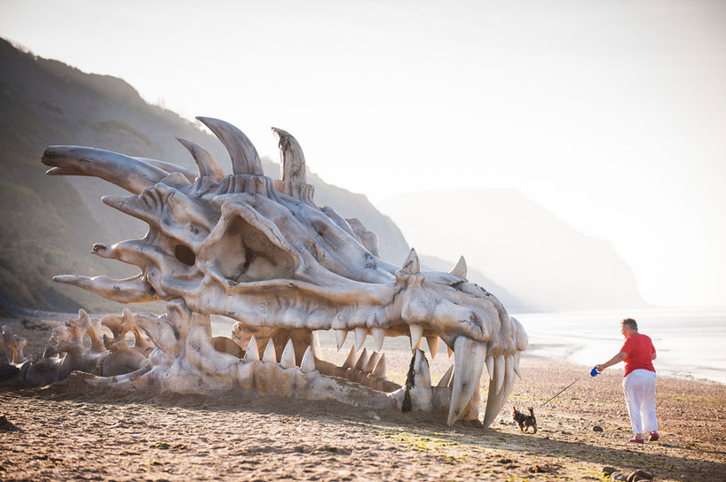 &#91;AMAZING&#93; KREASI UNIK TENGKORAK NAGA DI SEPANJANG PANTAI JURASSIC DI INGGRIS