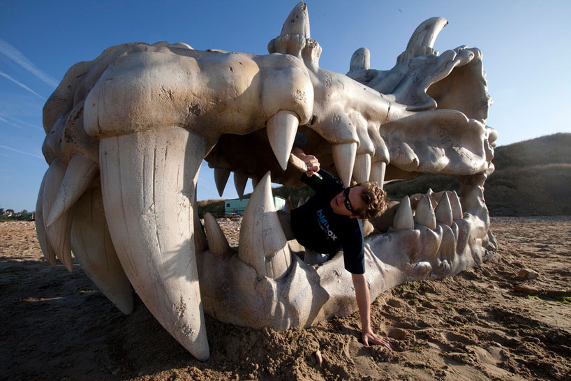 &#91;AMAZING&#93; KREASI UNIK TENGKORAK NAGA DI SEPANJANG PANTAI JURASSIC DI INGGRIS