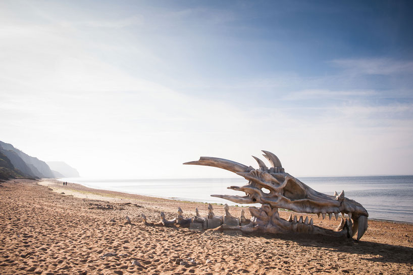 &#91;AMAZING&#93; KREASI UNIK TENGKORAK NAGA DI SEPANJANG PANTAI JURASSIC DI INGGRIS