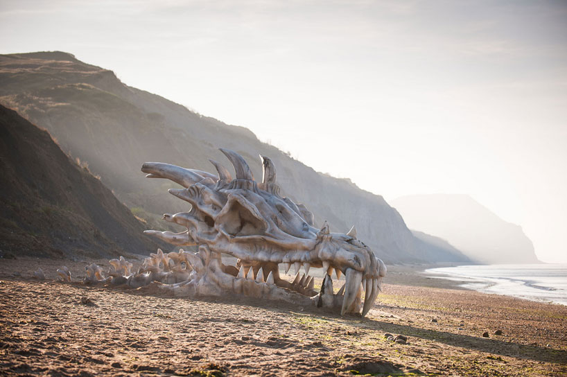 &#91;AMAZING&#93; KREASI UNIK TENGKORAK NAGA DI SEPANJANG PANTAI JURASSIC DI INGGRIS