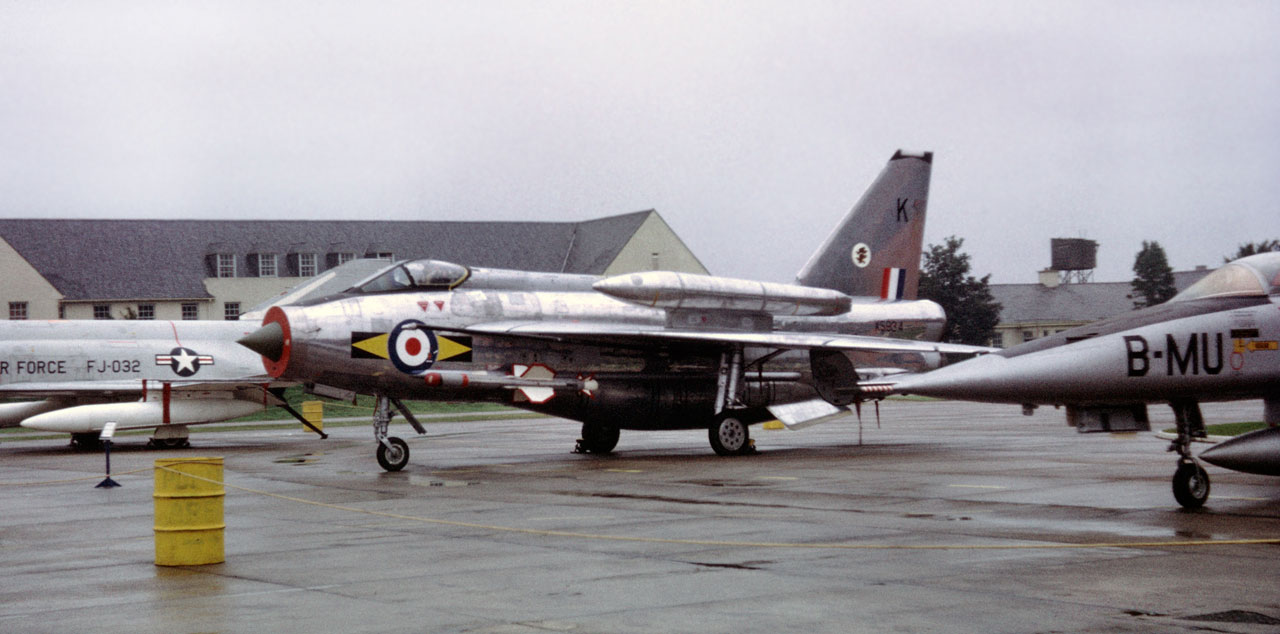 (mirip mig-21) English Electric / BAC Lightning Interceptor (1960)