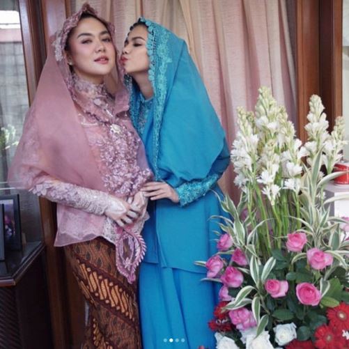 Cantiknya Gaya Busana Kebaya Cantik Vicky Shu! Awas Jangan Baper Gan!