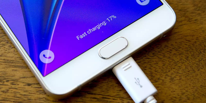 Tujuh Smartphone dengan Durasi Charge Paling Cepat Tahun 2017