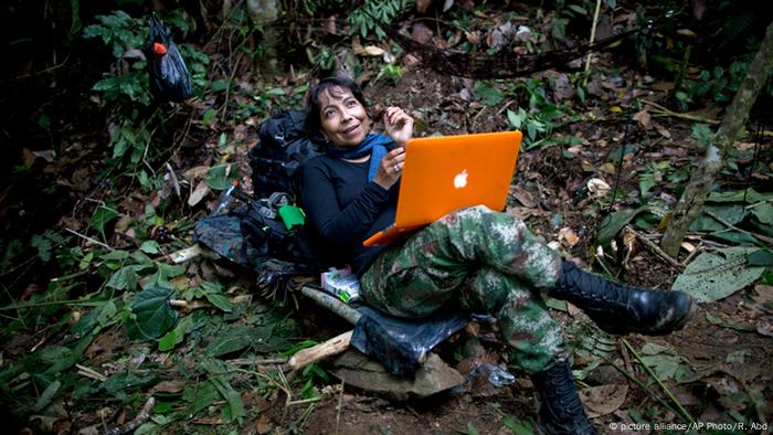 Potret Langka Gerilyawan Perempuan Kolombia