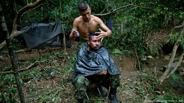 Potret Langka Gerilyawan Perempuan Kolombia