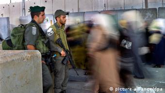 Pelatihan Militer Israel Mengundang Kritik