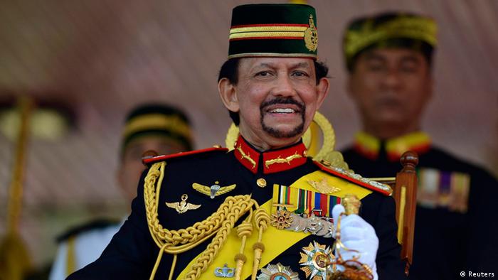 Brunei Tunda Pemberlakuan Hukum Rajam dan Potong Tangan