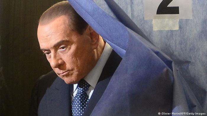 Berlusconi Kerja Sosial di Rumah Jompo