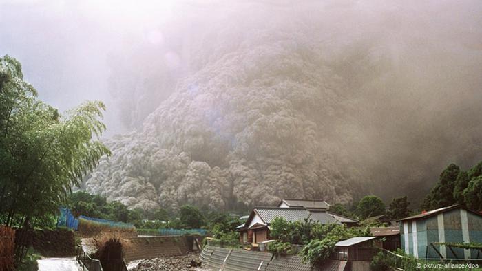 10 Gunung Api Paling Berbahaya dan Mematikan Di Dunia !!!