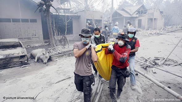 10 Gunung Api Paling Berbahaya dan Mematikan Di Dunia !!!