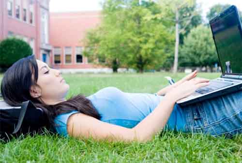 Mahasiswa, Coba Cari Tambahan Uang dengan Kuliah Sambil Kerja