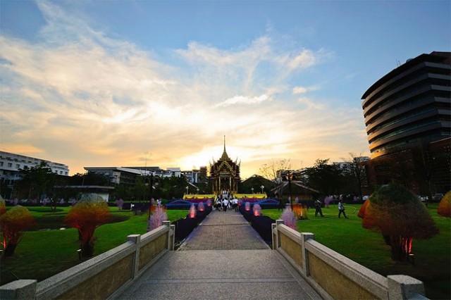&#91;PIC&#93; Colourful Campus of Thailand (Tanamannya diwarnai gan)