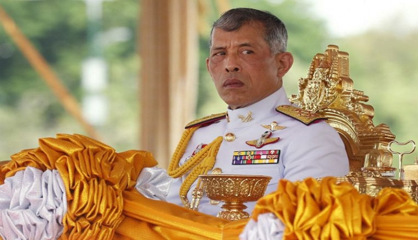 raja-thailand-pecat-2-pengawalnya-atas-tuduhan-perzinaan
