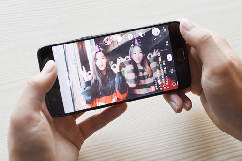 5 Tips Bikin Video Pendek dari Bintang Tik Tok Kelly Courtney