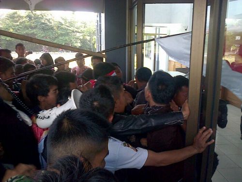 Demo di UIN SUSKA ricuh, masalah uang praktikum yg tidak jelas