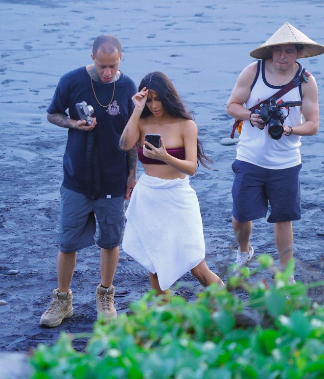 Kim Kardashian Photoshoot di Bali