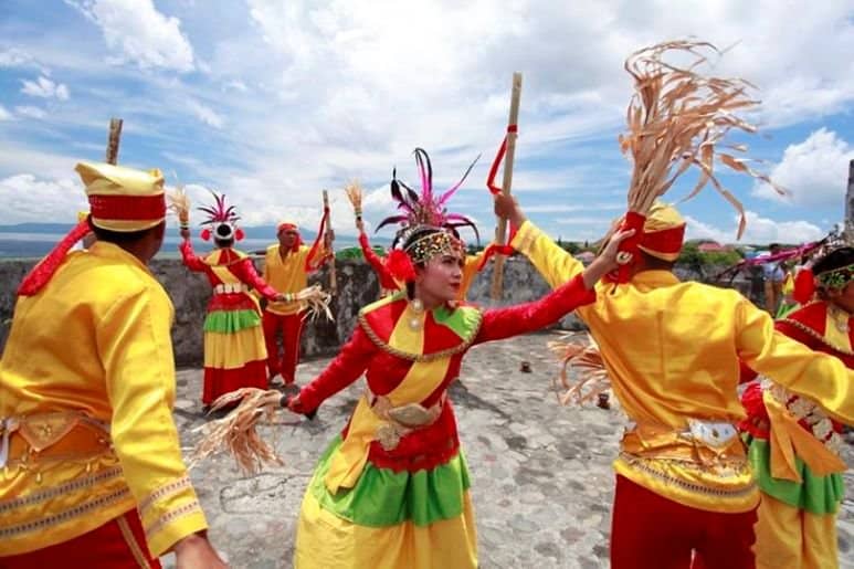 tarian-mistis-khas-indonesia-yang-bikin-penonton-bergidik-ngeri-wow