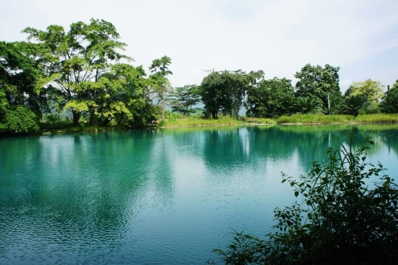 Menikmati Keindahan Bercampur Misteri Di Danau Linting